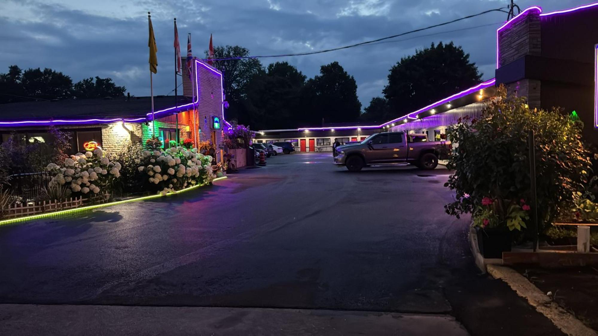 Crestwood Motel Burlington Bagian luar foto