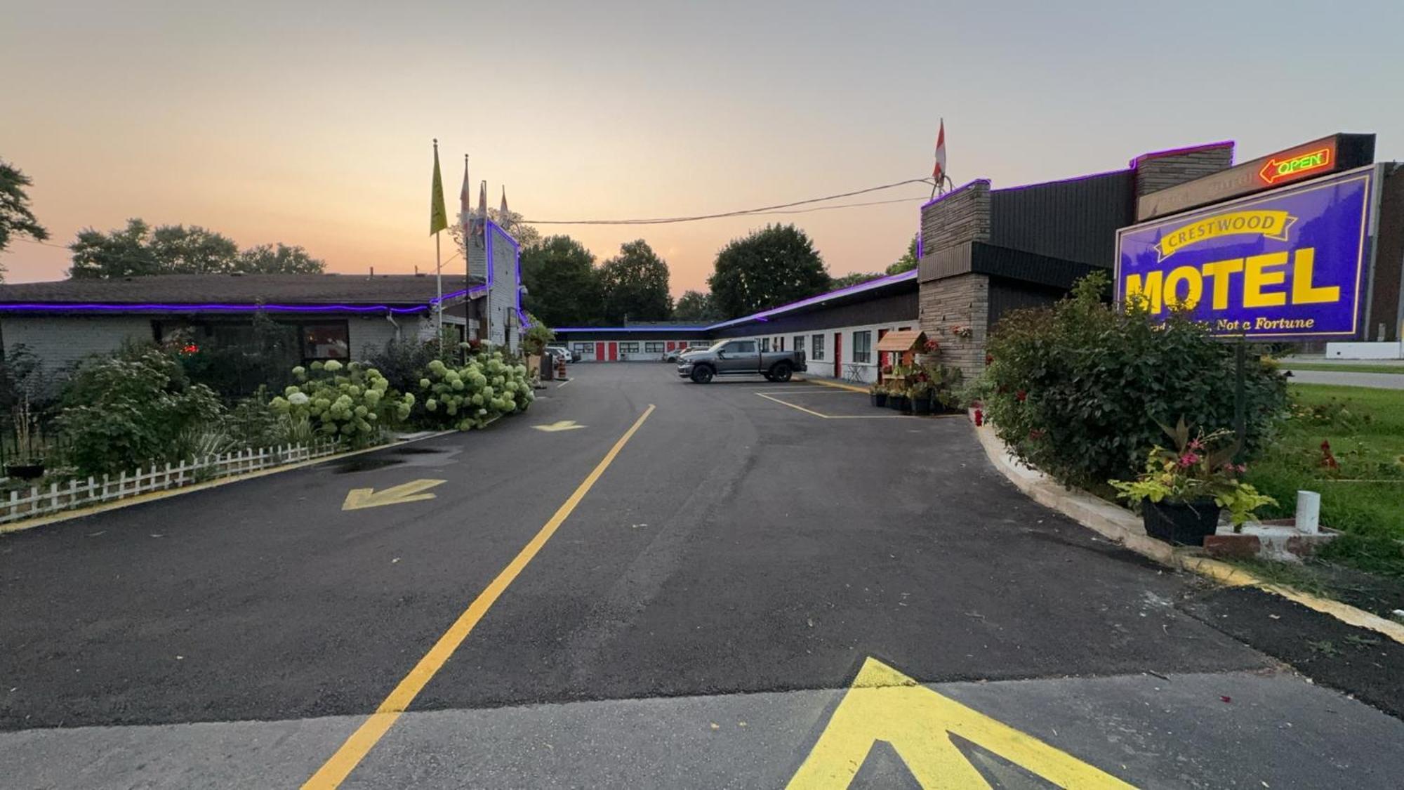 Crestwood Motel Burlington Bagian luar foto